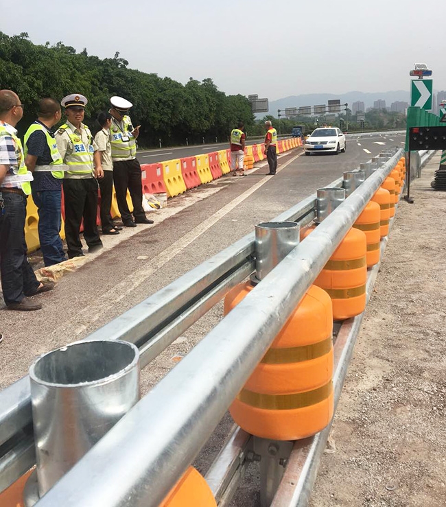 谈谈城市道路安装防撞护栏的作用